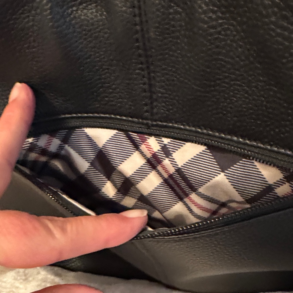 Gianni Bernini Chic Black Crossbody Bag with Gold Accents Plaid inside. - Picture 6 of 7